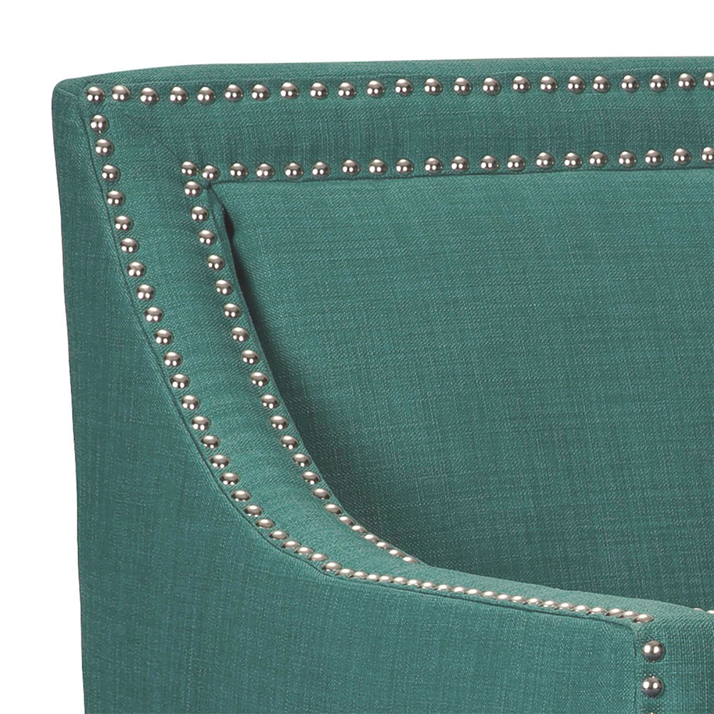 Erica With Chrome Nails | Ellesime International 