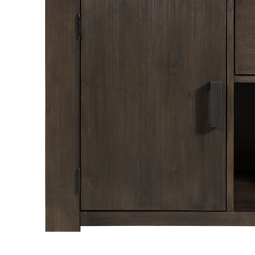 Grady Dining Server | Ellesime International 